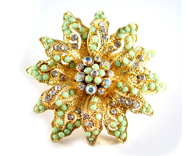 Crystal and seed beads dot stud flower brooch