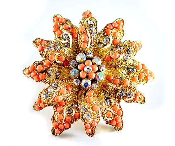 CRYSTAL AND SEED BEADS DOT STUD FLOWER BROOCH