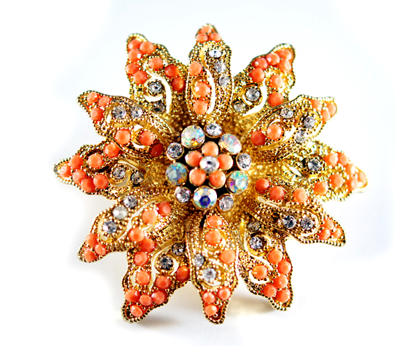 Crystal and seed beads dot stud flower brooch