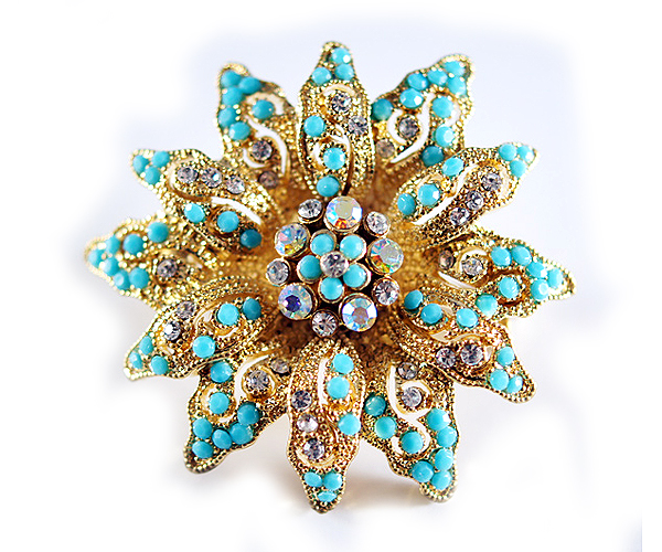 Crystal and seed beads dot stud flower brooch