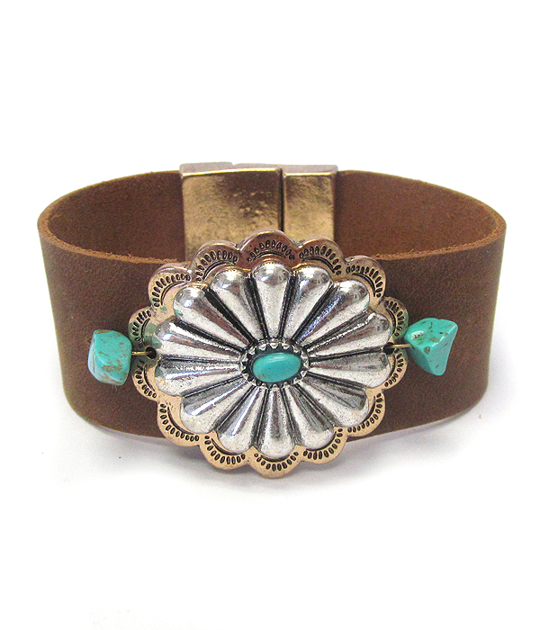 Magnetic faux leather bracelet - concho