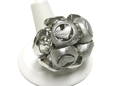 Scratch metal heart ball cluster ring - brass metal