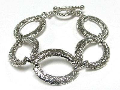 Designed metal chain link bracelet
