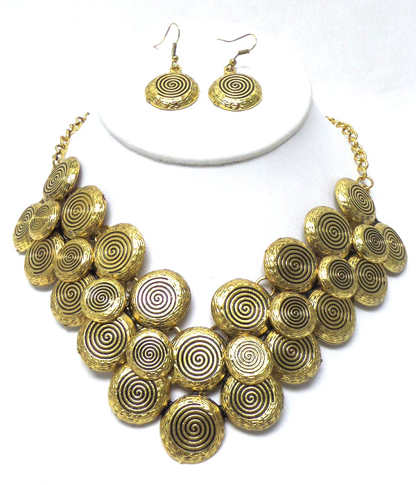 Textured metal disks necklace set