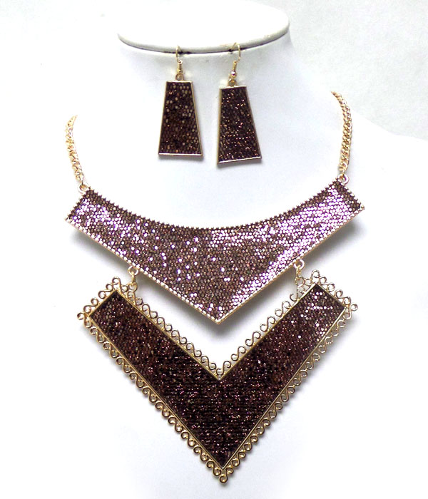 Shiny layer with metal border necklace set 
