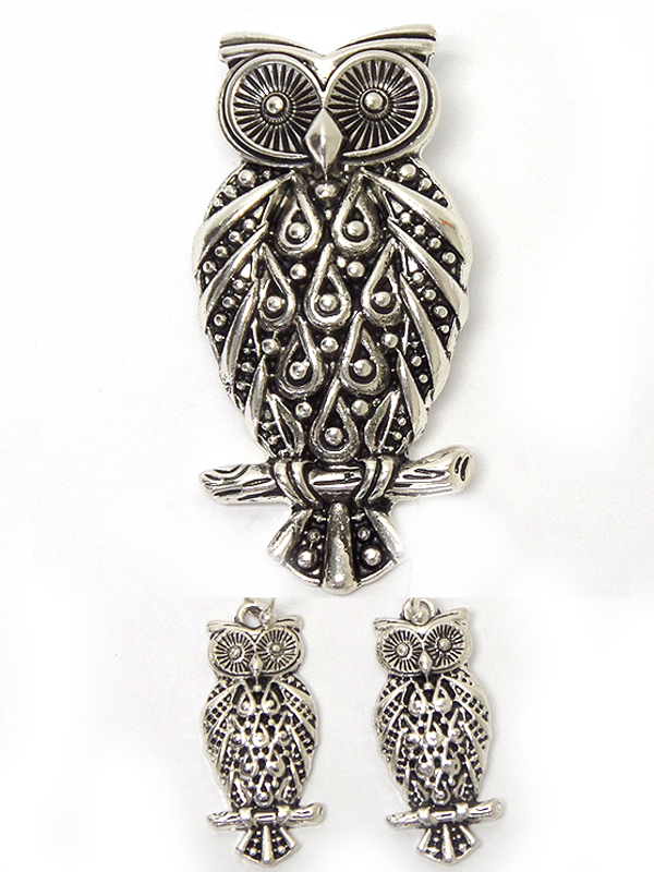 Tailored owl pendant and earring set
