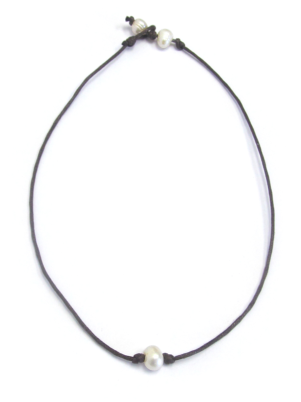 FRESHWATER PEARL LEATHERETTE CORD NECKLACE