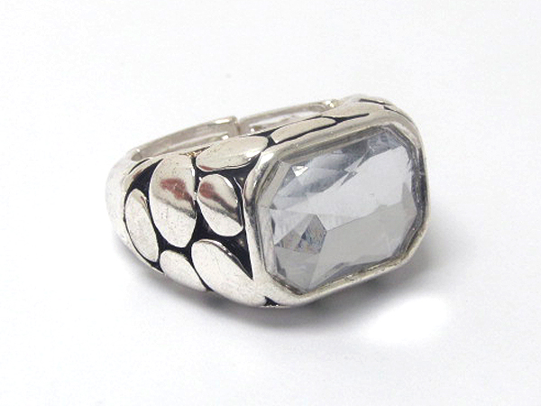 FACET GLASS AND DESIGNER PATTERN DECO STRETCH RING