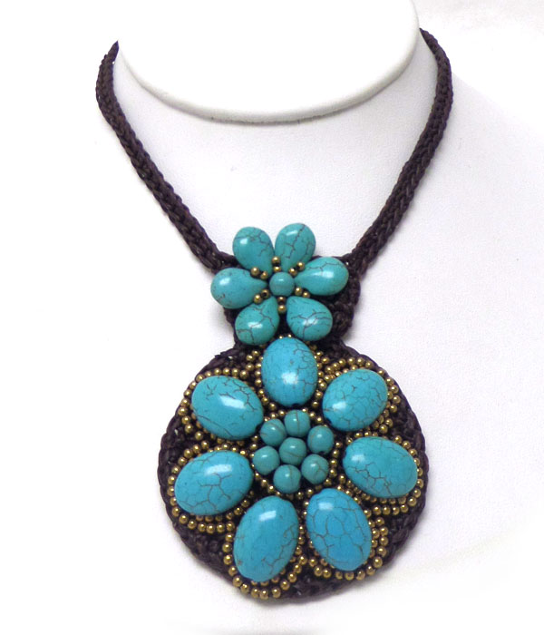 Handmade turquoise stone flower necklace