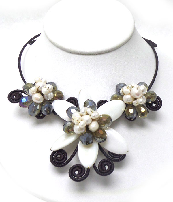 Handmade and natural mother of pearl and fresh water pearl flower chocker necklace