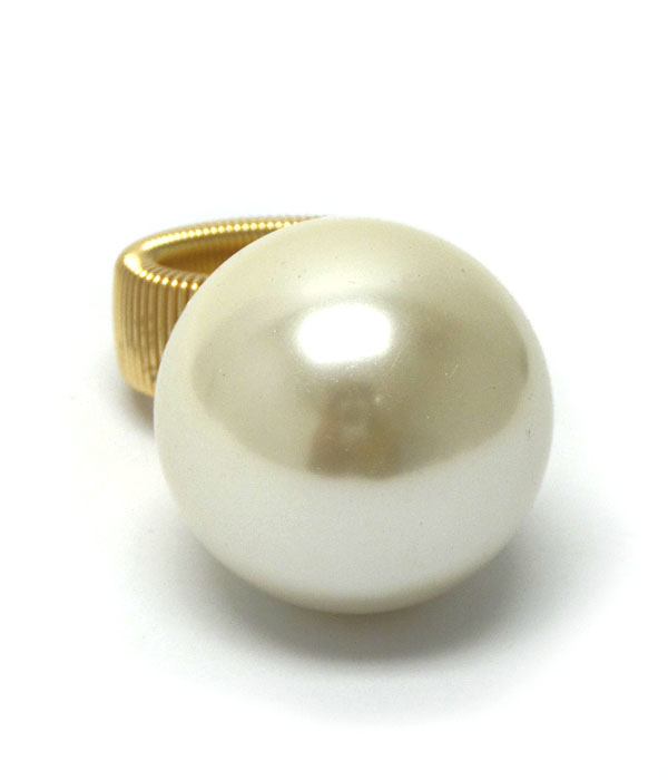 Large pearl ring