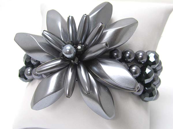 Pearl and glass stone deco large flower top stretch bracelet