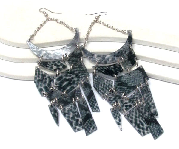Achitectural flat acryl snake patterns link drop earring