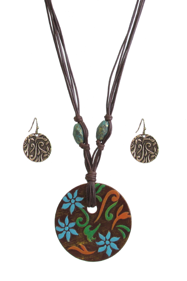 VINTAGE RUSTIC FLOWER PAINT DISC PENDANT AND CORD NECKLACE SET