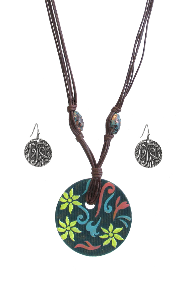 VINTAGE RUSTIC FLOWER PAINT DISC PENDANT AND CORD NECKLACE SET