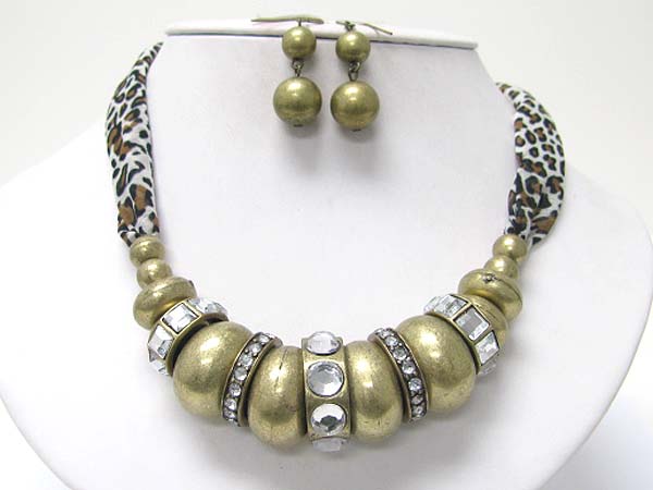CHUNKY METAL BALL AND CRYSTAL STUD RING WITH ANIMAL PATTERN FABRIC BACK NECKLACE EARRING SET