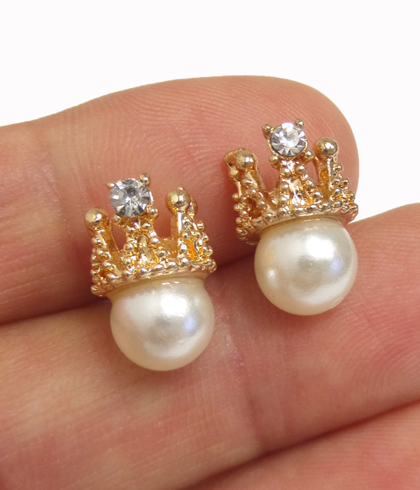 Crystal crown and pearl earring