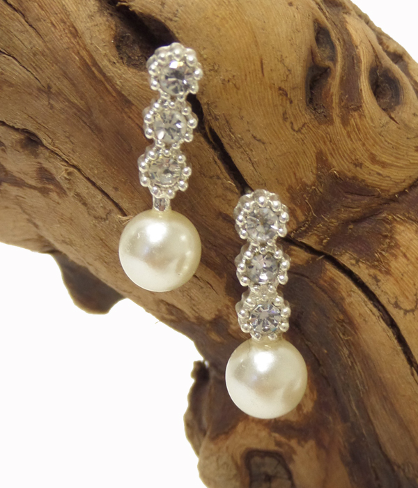 Crystal and pearl earring