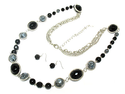 Patina and multi glass bead with metal ring necklace set