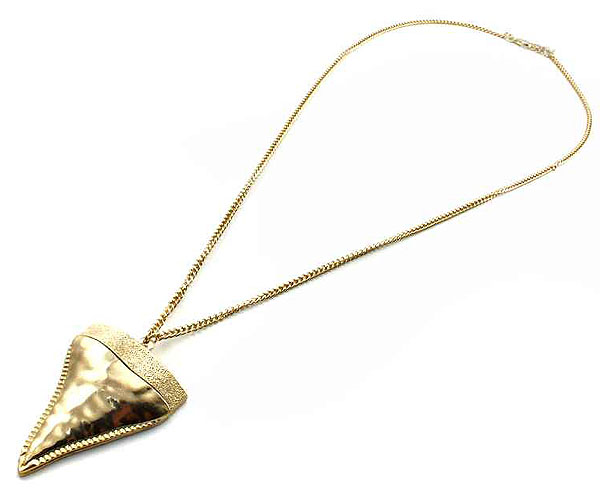 Hammered metal works triangle pendant necklace earring set