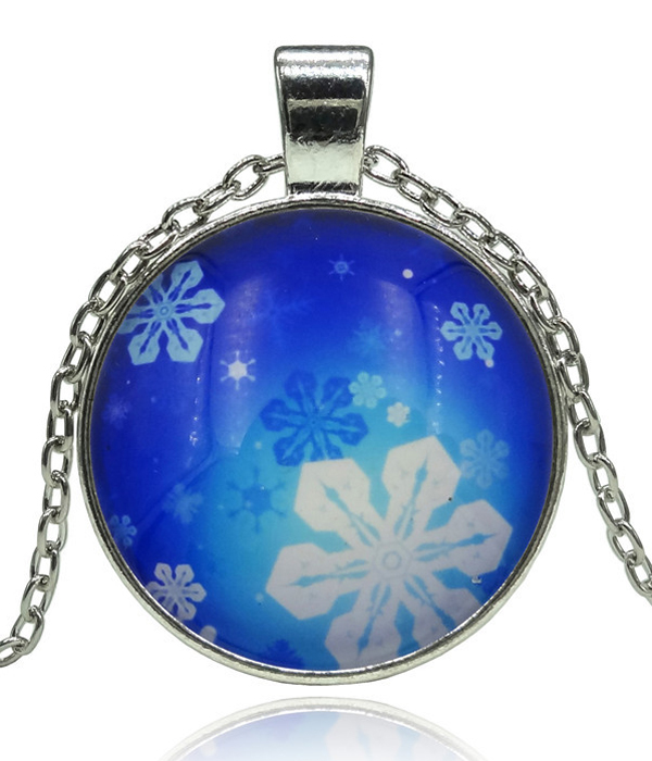 Snowflake cabochon necklace
