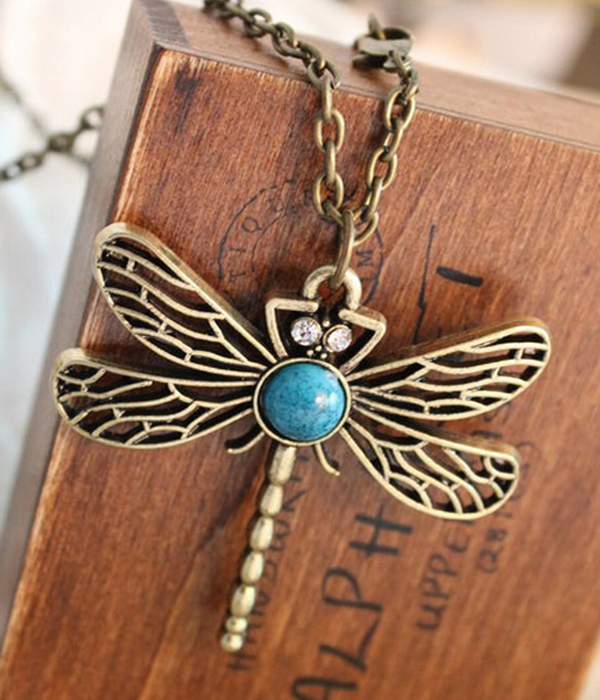 Vintage metal dragonfly pendant necklace