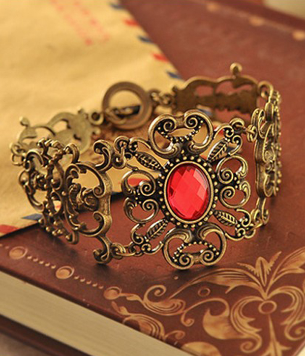 Vintage metal filigree toggle bracelet