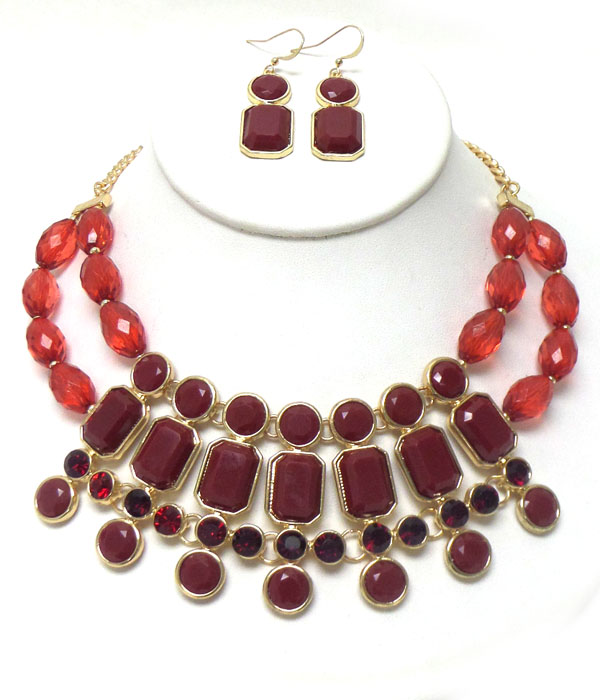 Stones with metal chain necklace set