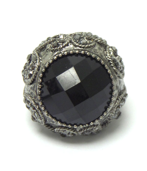 Facet stone and metal filigree stretch ring