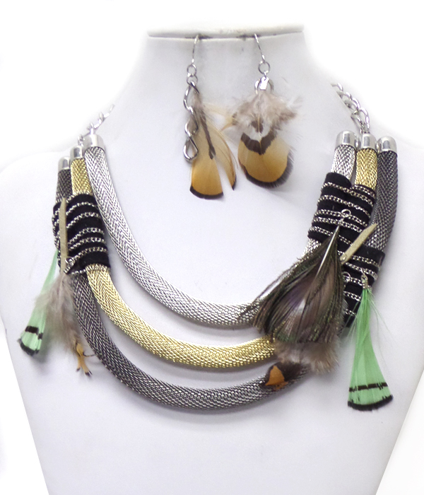 Layered mesh chain and feather accent necklace set