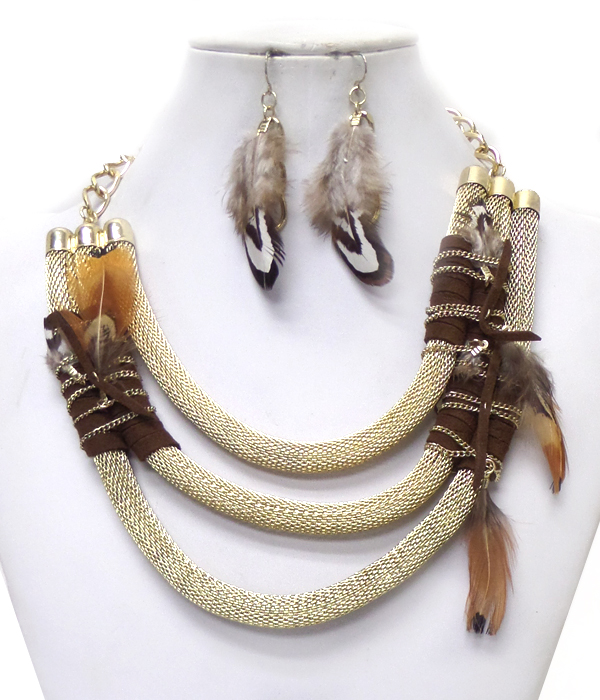 Layered mesh chain and feather accent necklace set