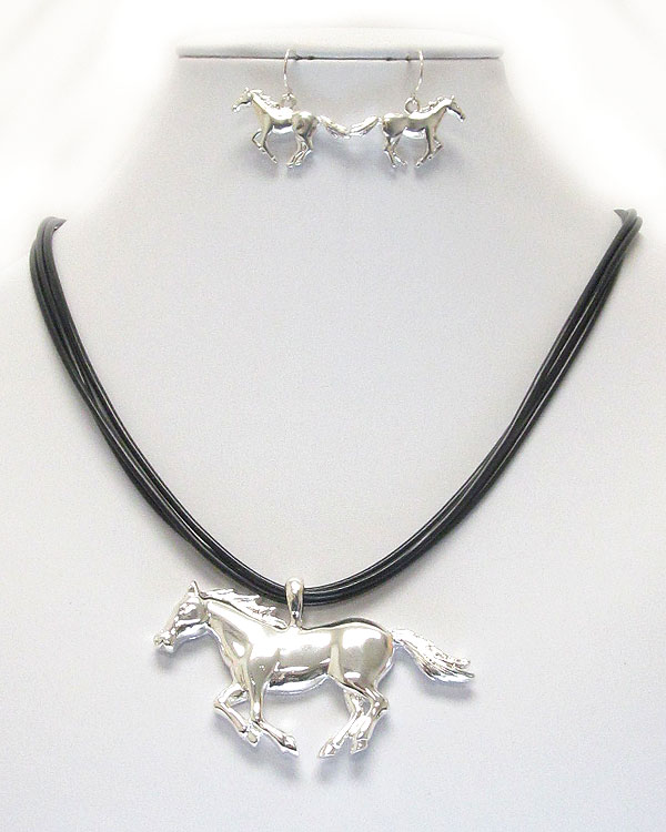 Horse pendant necklace earring set