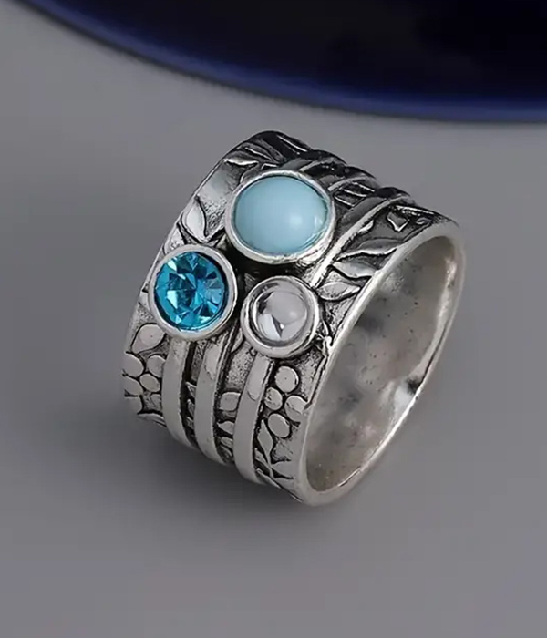 Mix stone and textured ring