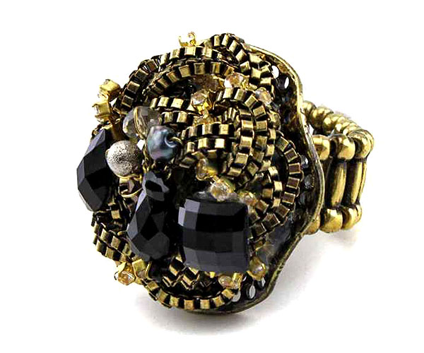 Acryl and metal box chain deco stretch ring