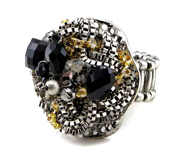 Acryl and metal box chain deco stretch ring