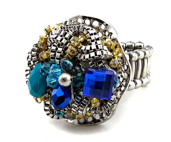 Acryl and metal box chain deco stretch ring