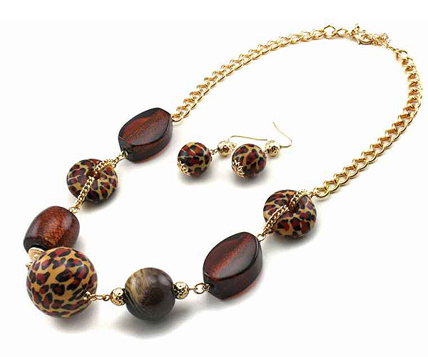 Animal pattern wood ball link necklace earring set