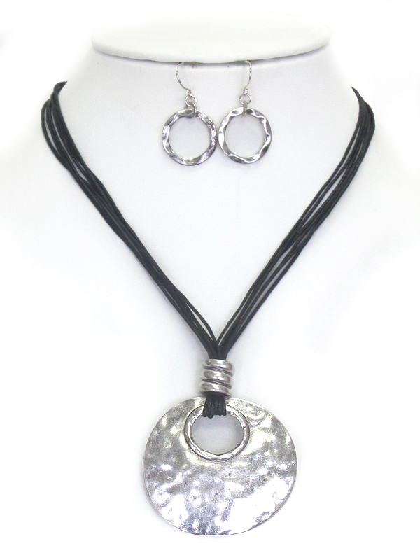 Hammered metal disk cord necklace set
