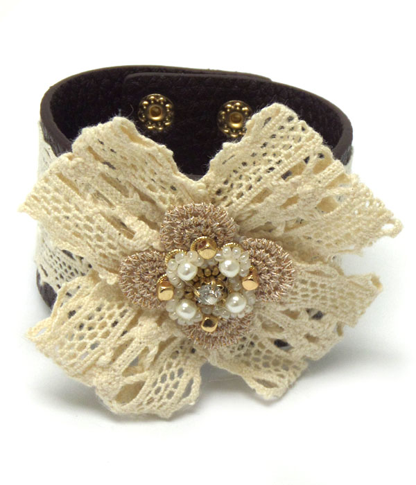 Flower theme leather lace button bracelet