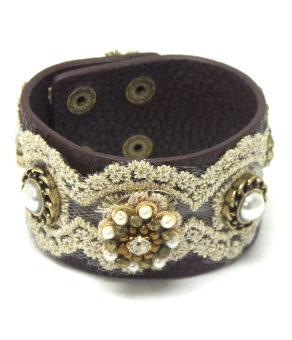 Flower theme leather lace button bracelet