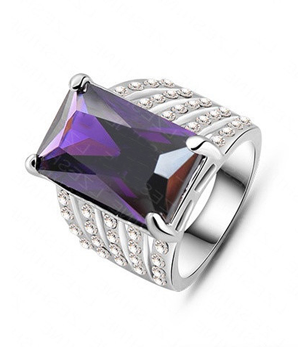 Square cut crystal party ring