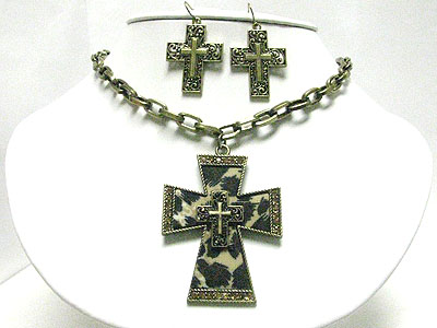 Animal pattern crystal edge cross pendant necklace earring set