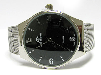 Simple round face metal mesh chain watch