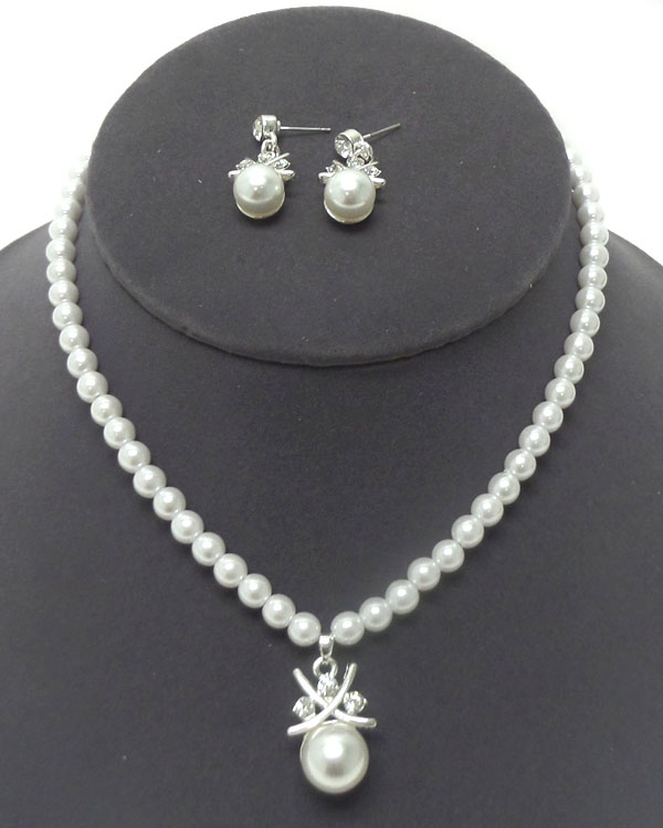 Pearl with single pearl pendant necklace set