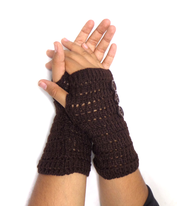 Button accent crochet open finger glove