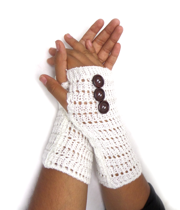 Button accent crochet open finger glove