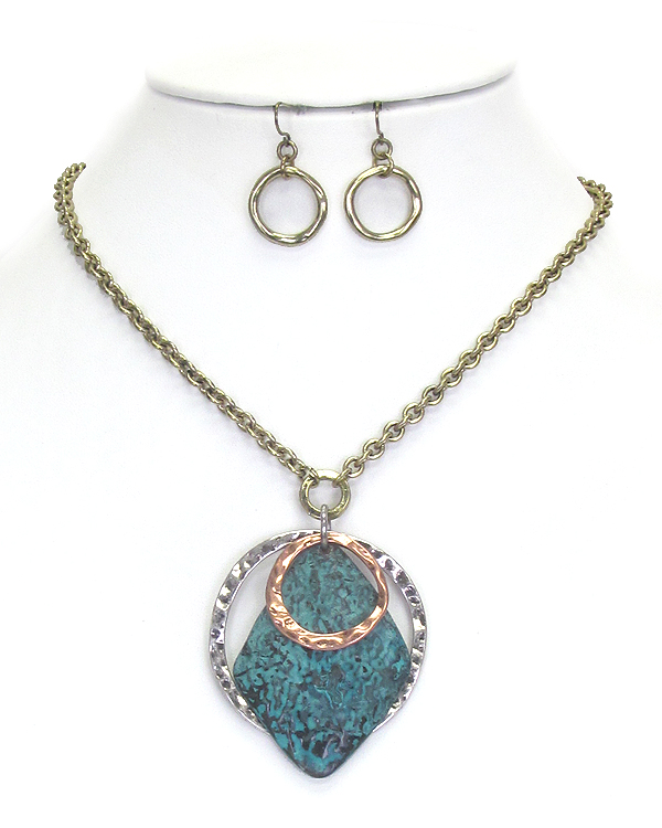Chico style vintage metal pendant necklace set