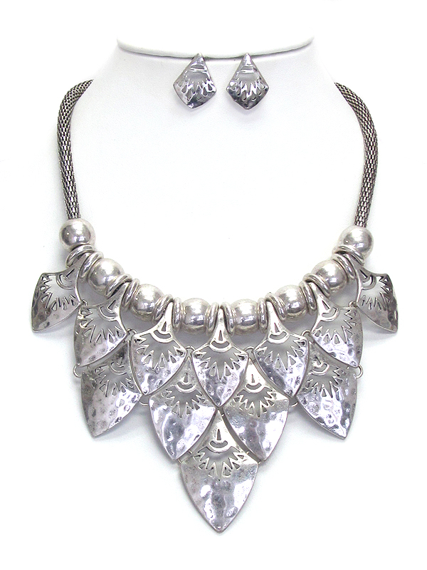 Multi metal scale bib necklace set
