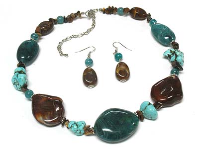 Marbleized chunk and turquoise stone necklace and earring set 