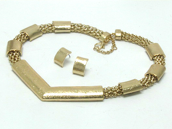 Premium metal chain and part v choker necklace earring set